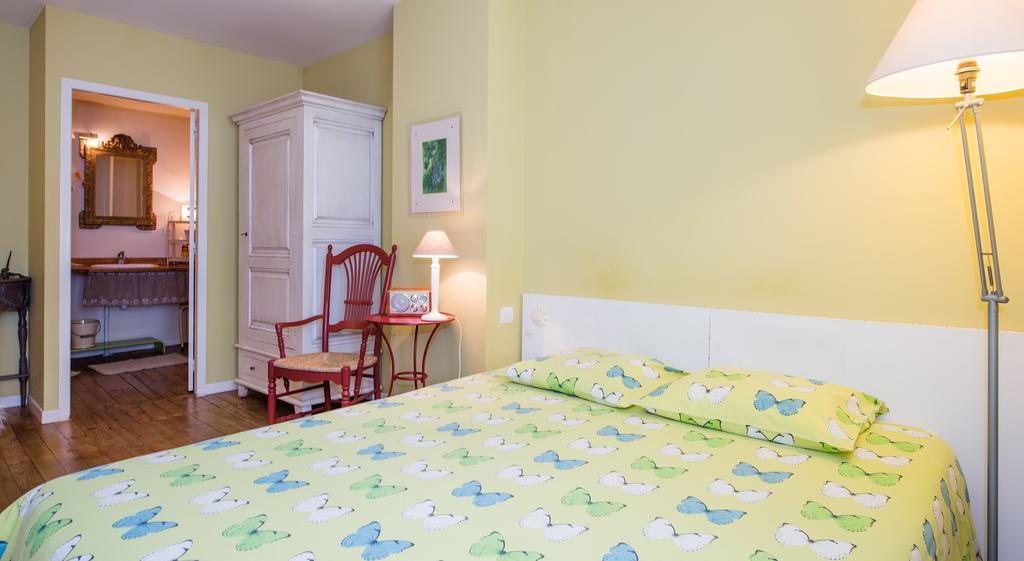 Les Petites Vosges Bed & Breakfast Bagneres-de-Bigorre Room photo